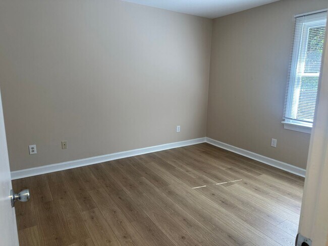 Building Photo - 5500 Fortunes Ridge Dr