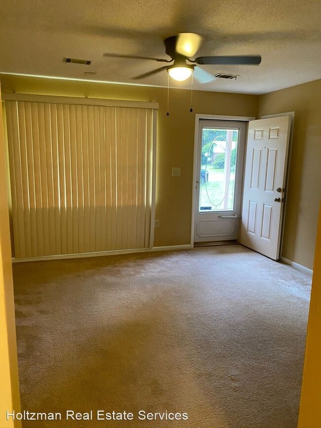 Building Photo - 3 br, 1 bath House - 1021 White Circle