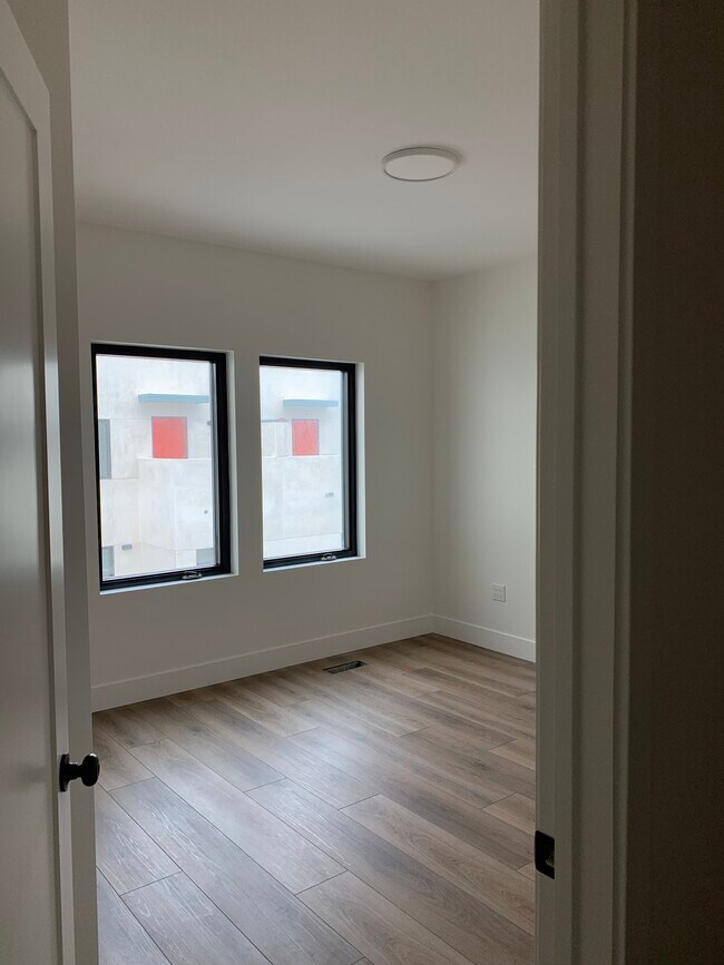 Building Photo - 406 Elder Ave