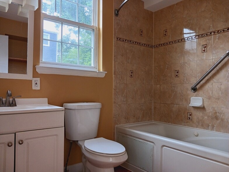 Building Photo - 2603 Hamlin St NE