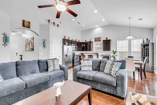 Building Photo - Cozy executive rental in Savannah highlands