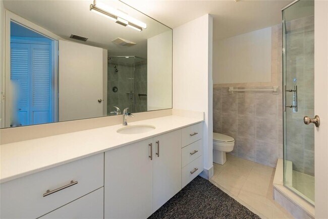 Building Photo - 3101 NE 47th Ct