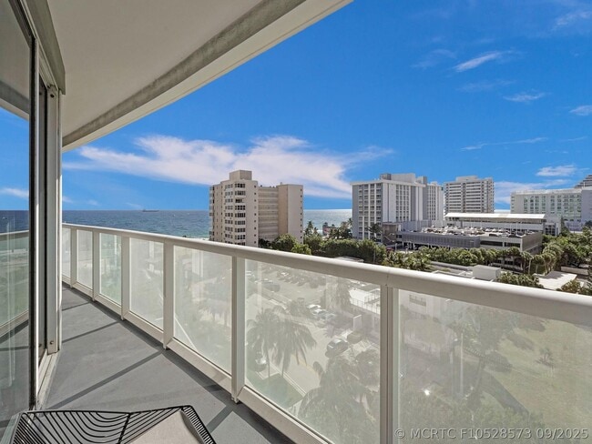 Building Photo - 3101 Bayshore Dr