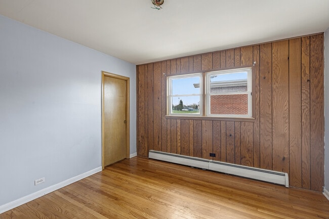 Building Photo - 8736 N Ozark Ave