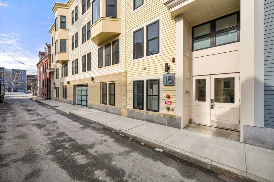 Building Photo - 16 Haynes St