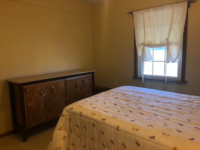 Building Photo - *FULLY FURNISHED* 1 Bedroom, 1 Bathroom Apartment *UTILITIES INCLUDED*