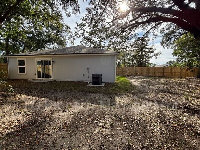 Building Photo - 2235 Orchard St