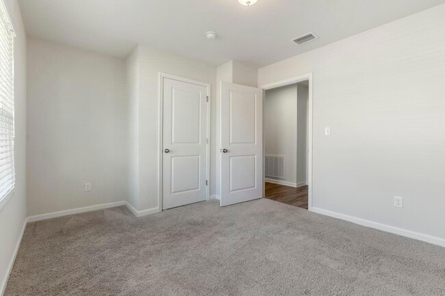 Building Photo - 610 Riverwalk Cir