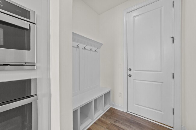 Building Photo - 824 Summit Crest Ct