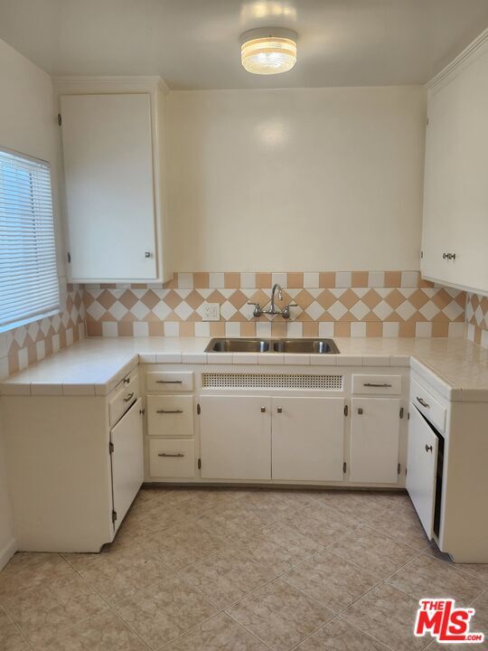 Building Photo - 8261 Crenshaw Dr