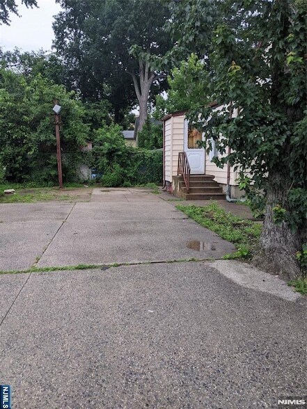 Building Photo - 167 Johnson Ave