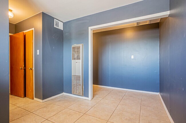 Building Photo - 4200 N Stanton St