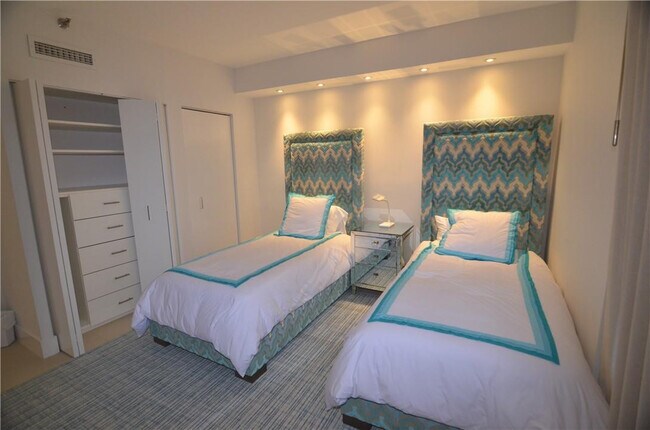 Building Photo - 19355 Turnberry Way