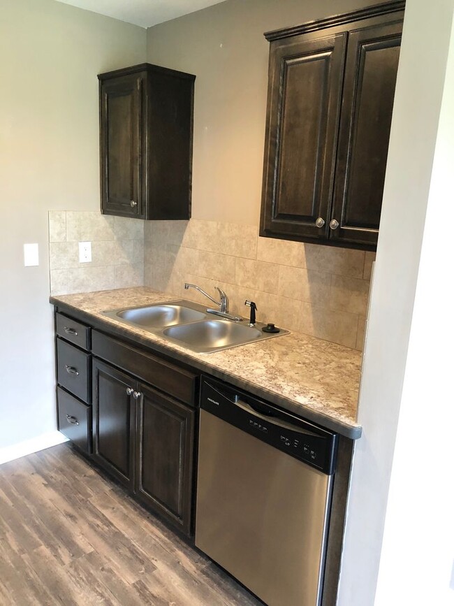 Building Photo - 3 Bed Townhome Grain Valley