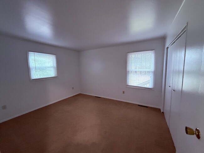 Building Photo - 120 Flagg Ct