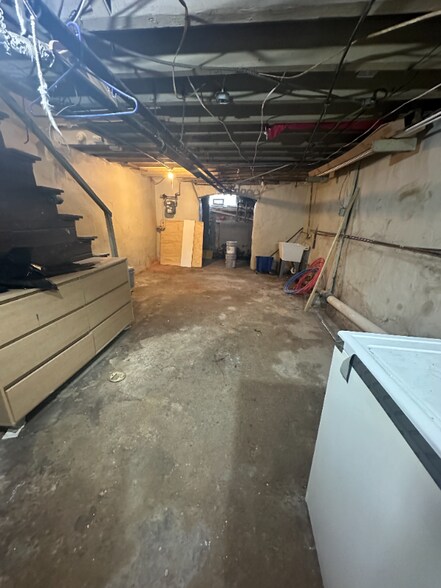 Building Photo - 2750 E Pacific St