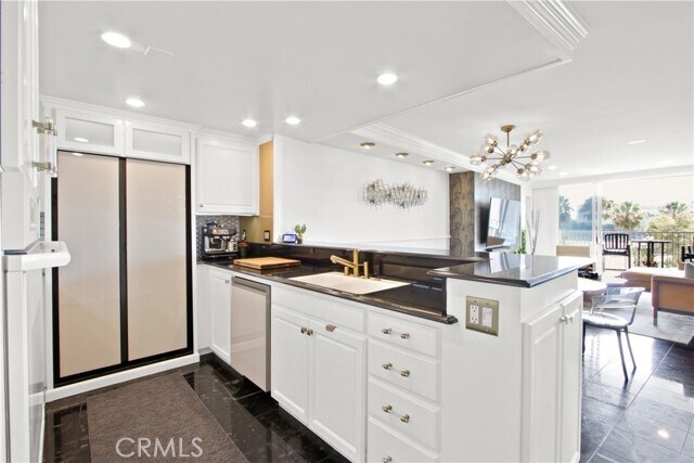 Building Photo - 700 E Ocean Blvd