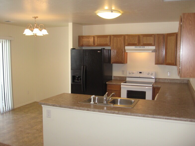 Building Photo - 652 1/2 Serenity Ln