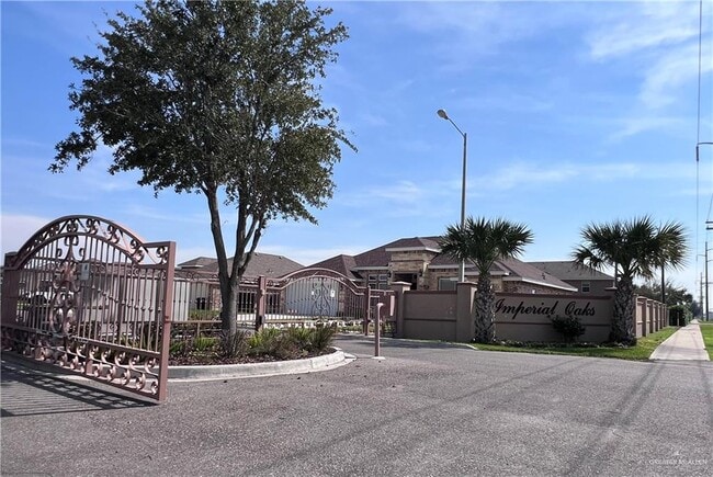 Building Photo - 12 Imperial Oak Dr