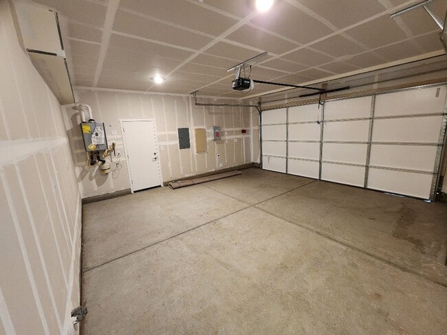 Building Photo - Introducing Your New Dream Home