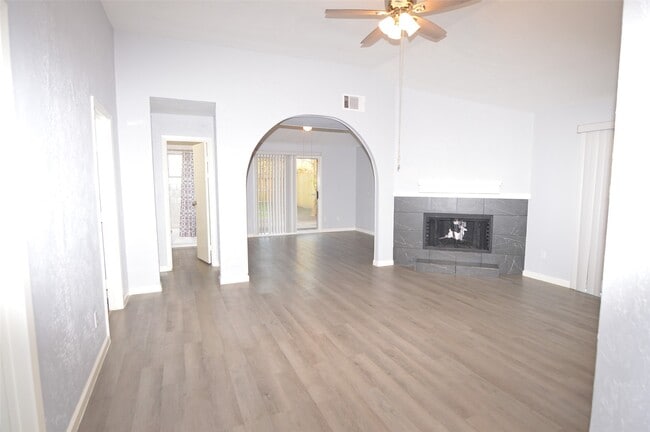 Building Photo - 5214 Beaverhill Dr