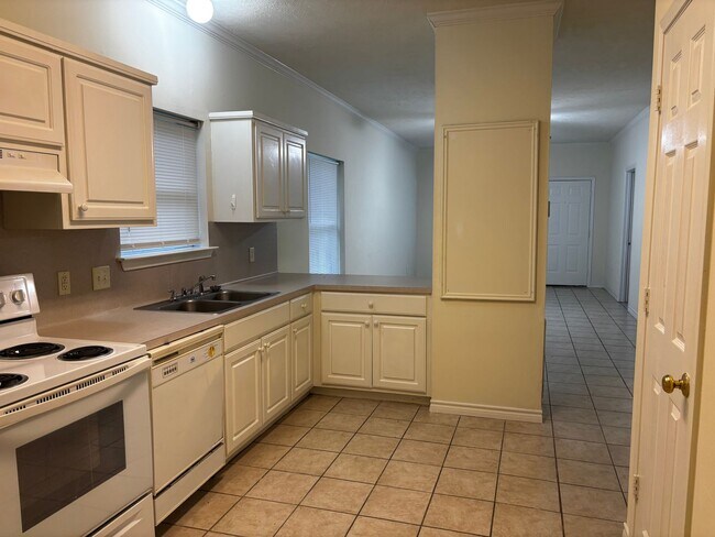 Building Photo - 103 Elkwood Cir