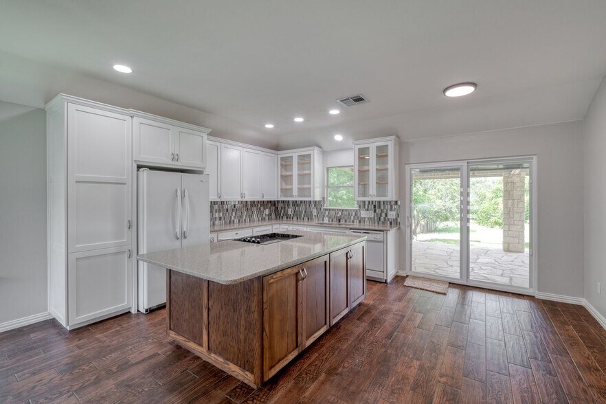 Building Photo - 10114 Thomas Ln