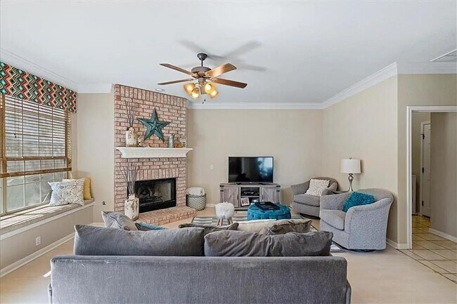 Building Photo - 1006 Oaklands Dr