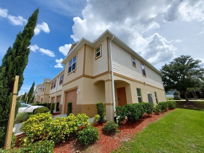 Building Photo - Beautiful 3 Bedroom 2 1/2 Bathroom House i...