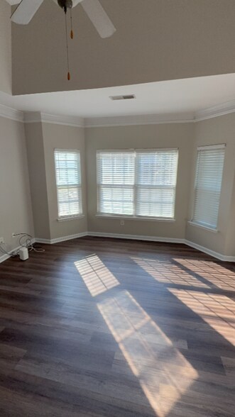 Building Photo - 3080 Landington Dr