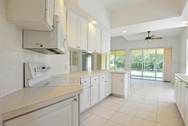 Building Photo - 5711 Ferrara Dr