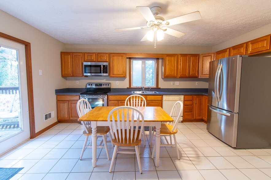 Eat in Kitchen - 4747 Knollwood Dr NW