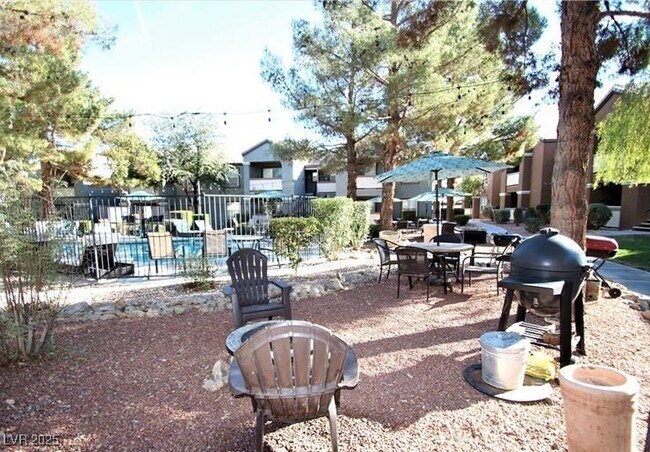 Building Photo - 555 E Silverado Ranch Blvd