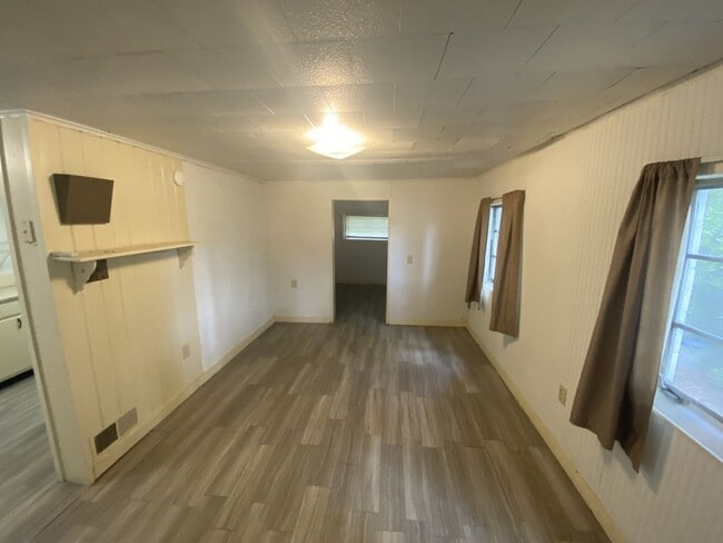 Building Photo - 1 bedroom cottage near Downtown Tavares