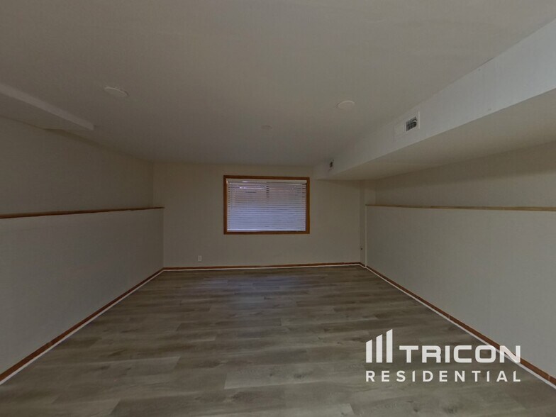 Building Photo - 820 Woodmoor Dr