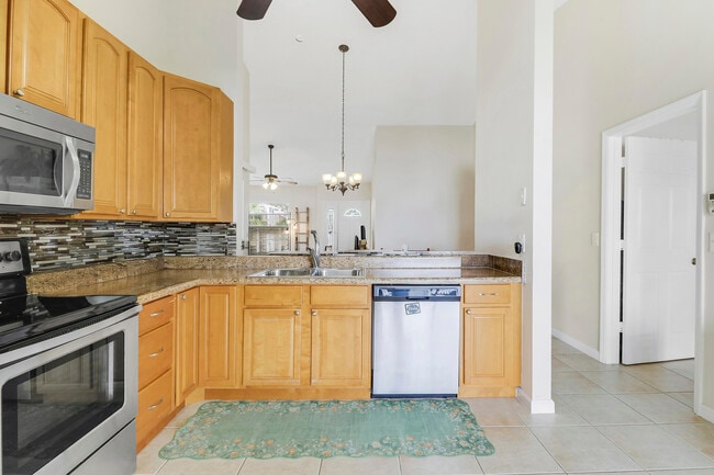 Building Photo - 703 Stonewood Ct