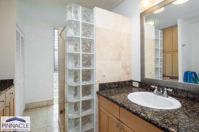 Building Photo - 240 Lili?uokalani Ave