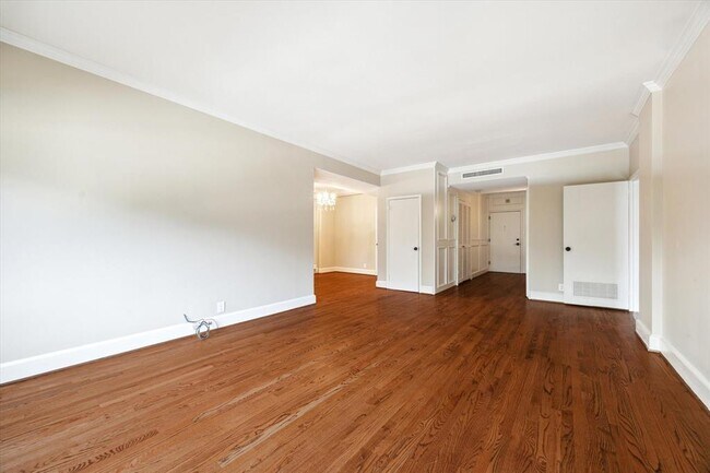 Building Photo - 1400 Hermann Dr