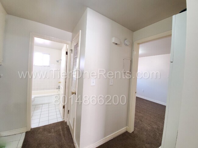Building Photo - NO DEPOSIT option available for qualified ...