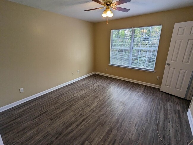 Building Photo - 729 Wailes St