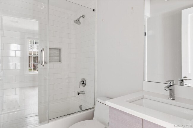 Building Photo - 902 Mill Creek S