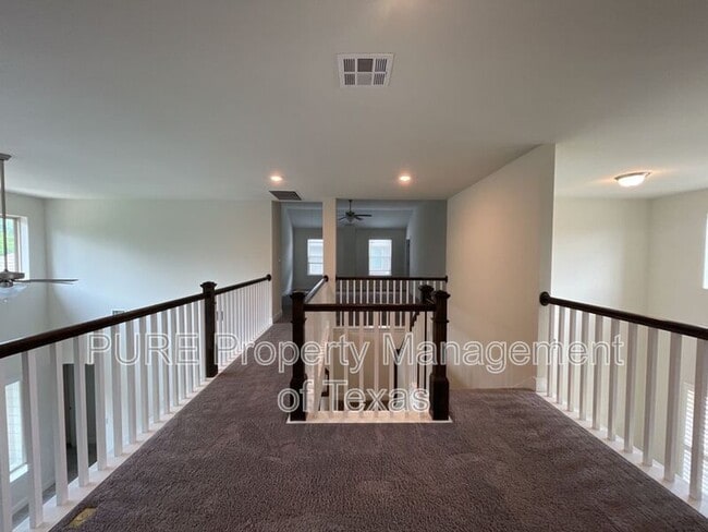 Building Photo - 716 Expedition Way