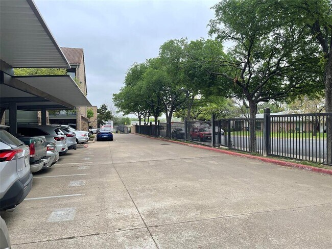 Building Photo - 8888 Tallwood Dr
