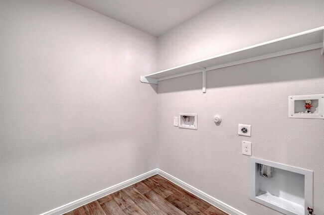 Building Photo - 109 Bethpage Dr