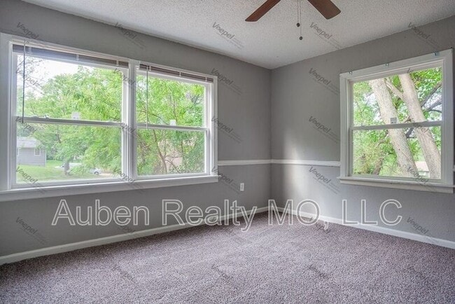 Building Photo - 11224 E Sheley Rd