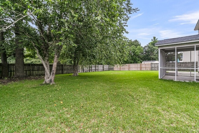Building Photo - Recently Updated 4 bedroom 2.5 bathroom two story home available in Ladson!