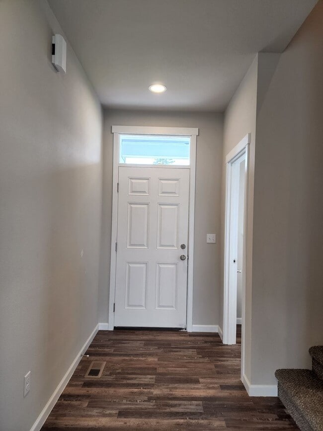 Building Photo - Yelm Creek Estates, 4 Bedroom, 2.5 Bathroo...