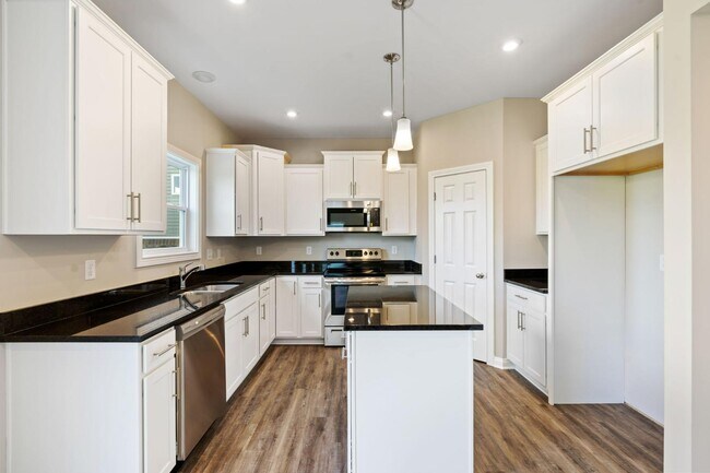 Building Photo - 916 Camden Ct