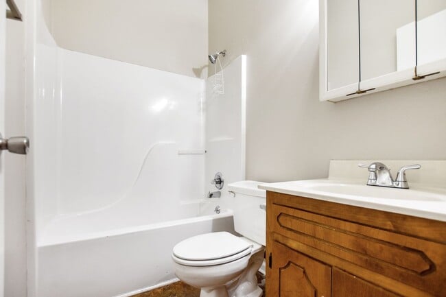 Building Photo - 701 Peachers Dr