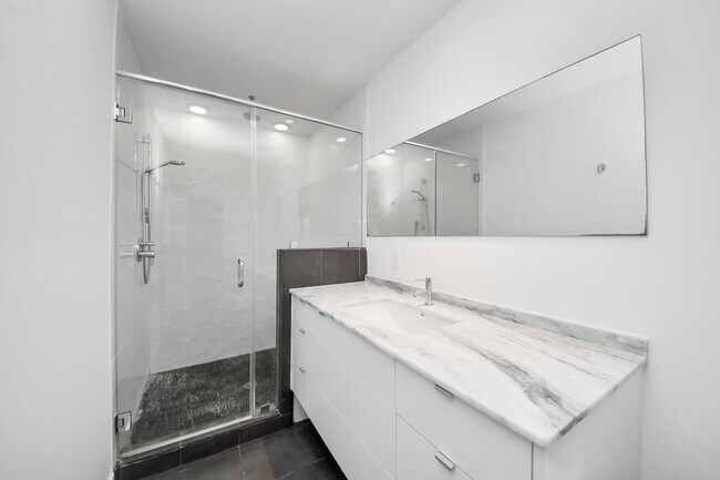 Building Photo - 7610 Highmeadow Dr
